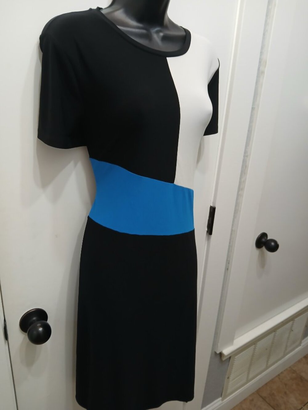 DKNY Tri Color T Dress🩵💙🖤🤍 - Picture 9 of 11